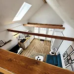 Modernes 1-zimmer-apartment Mit Galerie-schlafkoje Im Skandinavischen Stil شقة *