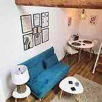 Modernes 1-zimmer-apartment Mit Galerie-schlafkoje Im Skandinavischen Stil شقة *