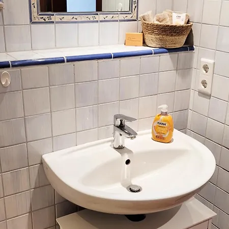 Modernes 1-zimmer-apartment Mit Galerie-schlafkoje Im Skandinavischen Stil Apartment Ostenfeld (Nordfriesland)